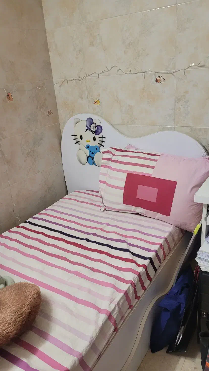 سرویس اتاق خواب در حد نو بسیار تمیز|تخت و سرویس خواب|کاشان, صنعت|دیوار