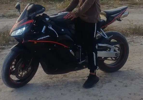 cbr1000|موتورسیکلت|شیراز, کوزه گری|دیوار