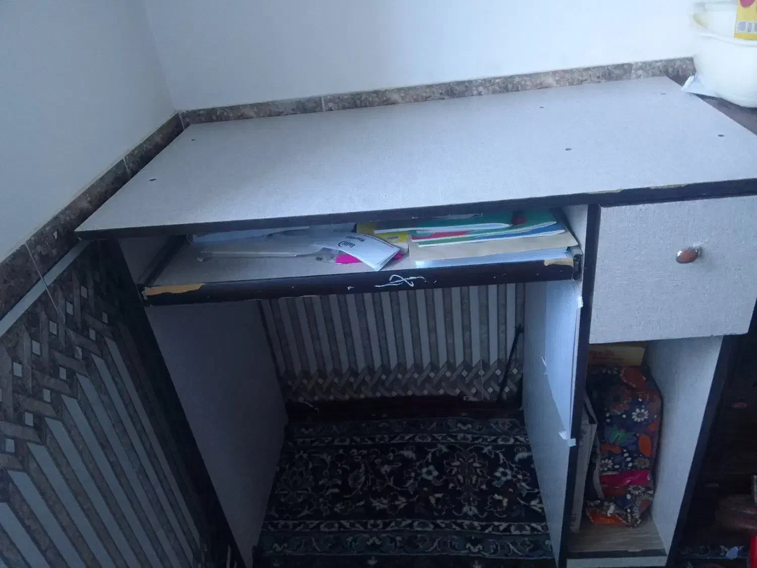 میز تحریر و کامپیوتر|میز تحریر و کامپیوتر|بانه, |دیوار