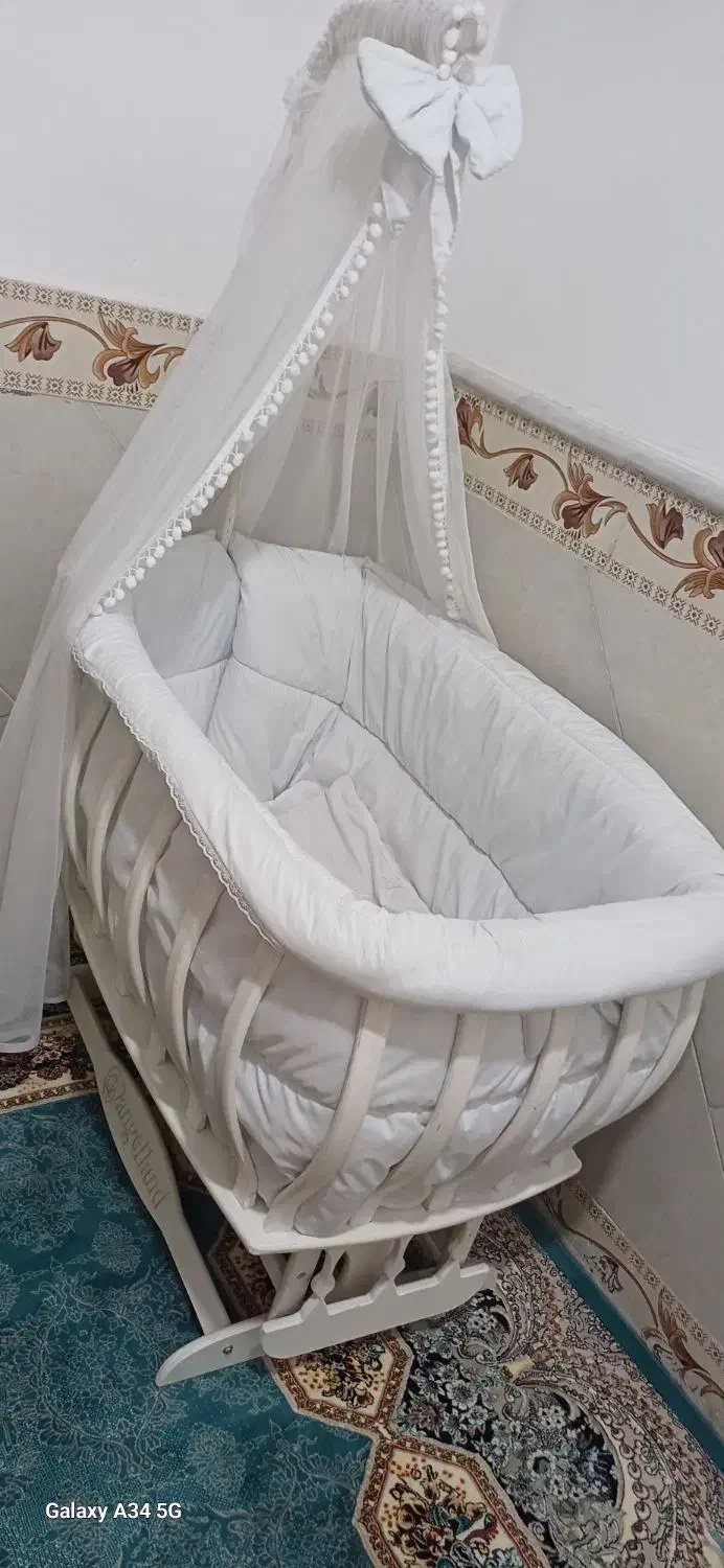 گهواره  وتخت  کنار  مادر  ومناسب  برای  دوقلو|تخت و صندلی بچه|رباط‌کریم, رباط‌کریم|دیوار