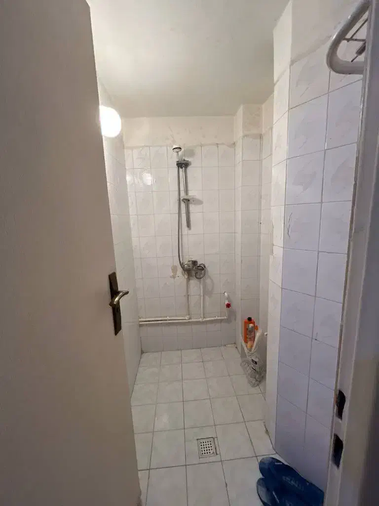 50 متر 3 طبقه تک واحدی طبقه همکف حیاط دار