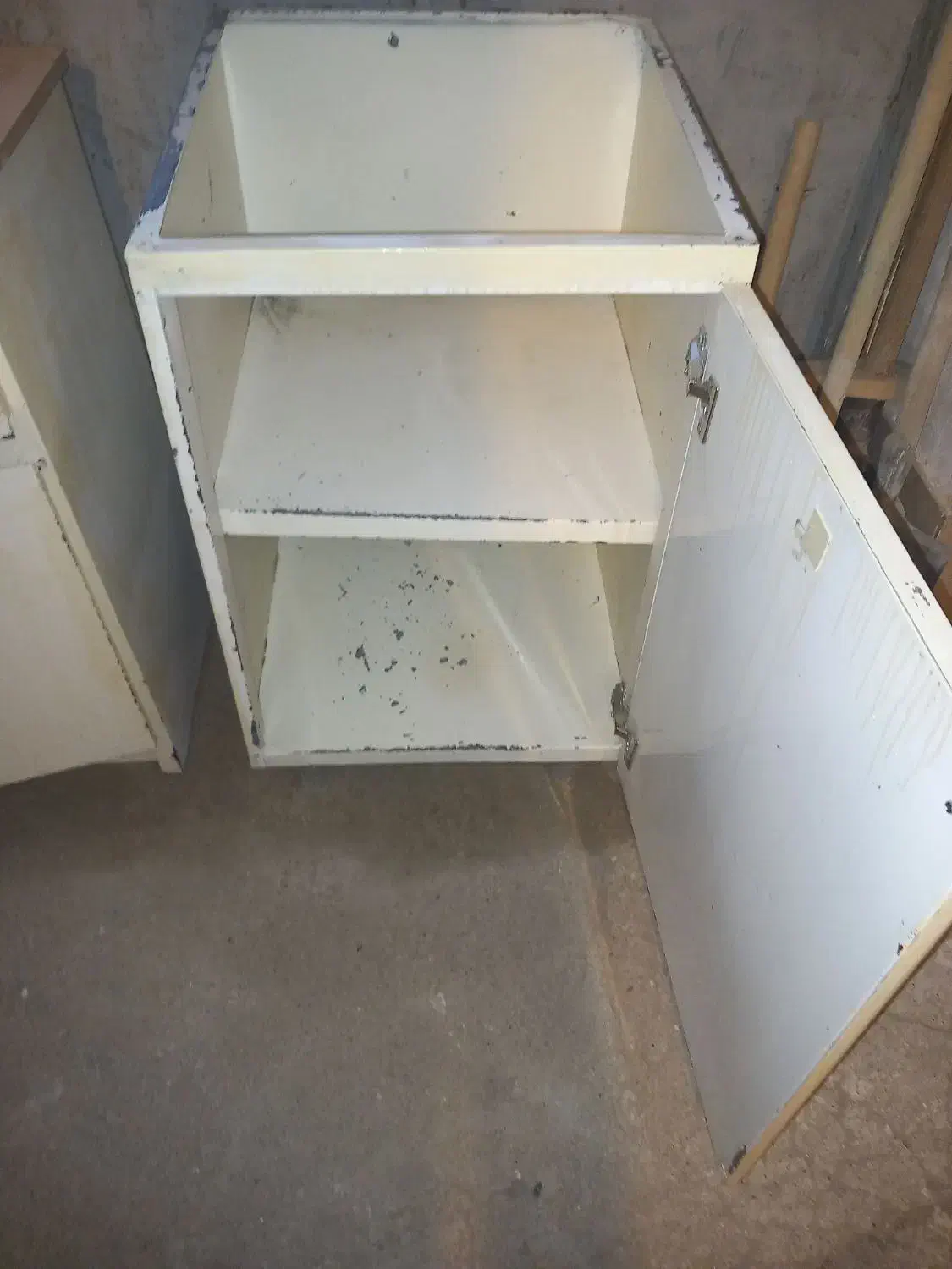 کابینت‌ فلزی‌. آهنی. زمینی تمیز|مبلمان خانگی و میز عسلی|ابهر, |دیوار