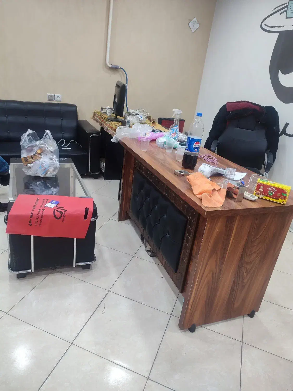 دکور مغازه موبایل با لوازم اداری|فروشگاه و مغازه|تهران, هلال احمر|دیوار