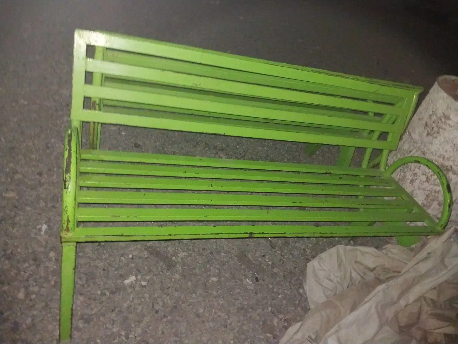 نیمکت آهنی در حد نو|صندلی و نیمکت|ایرانشهر, |دیوار