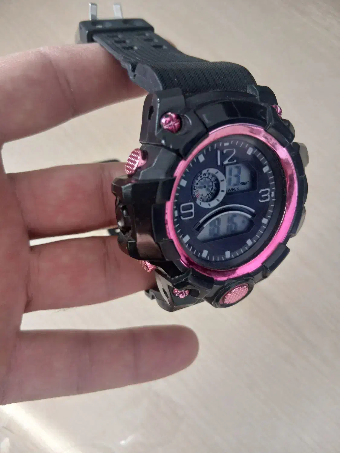 ساعت مچی زیبا|ساعت|مراغه, |دیوار