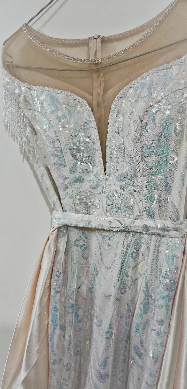 لباس مجلسی دنباله دار به فروش میرسد..|لباس|فردوسیه, |دیوار