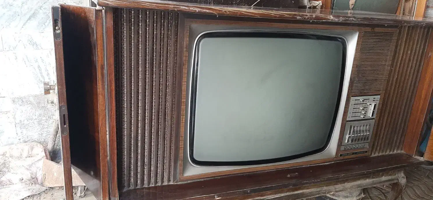 تلویزیون عتیقه و قدیمی|کلکسیون اشیاء عتیقه|اندیشه, اندیشه فاز ۳|دیوار