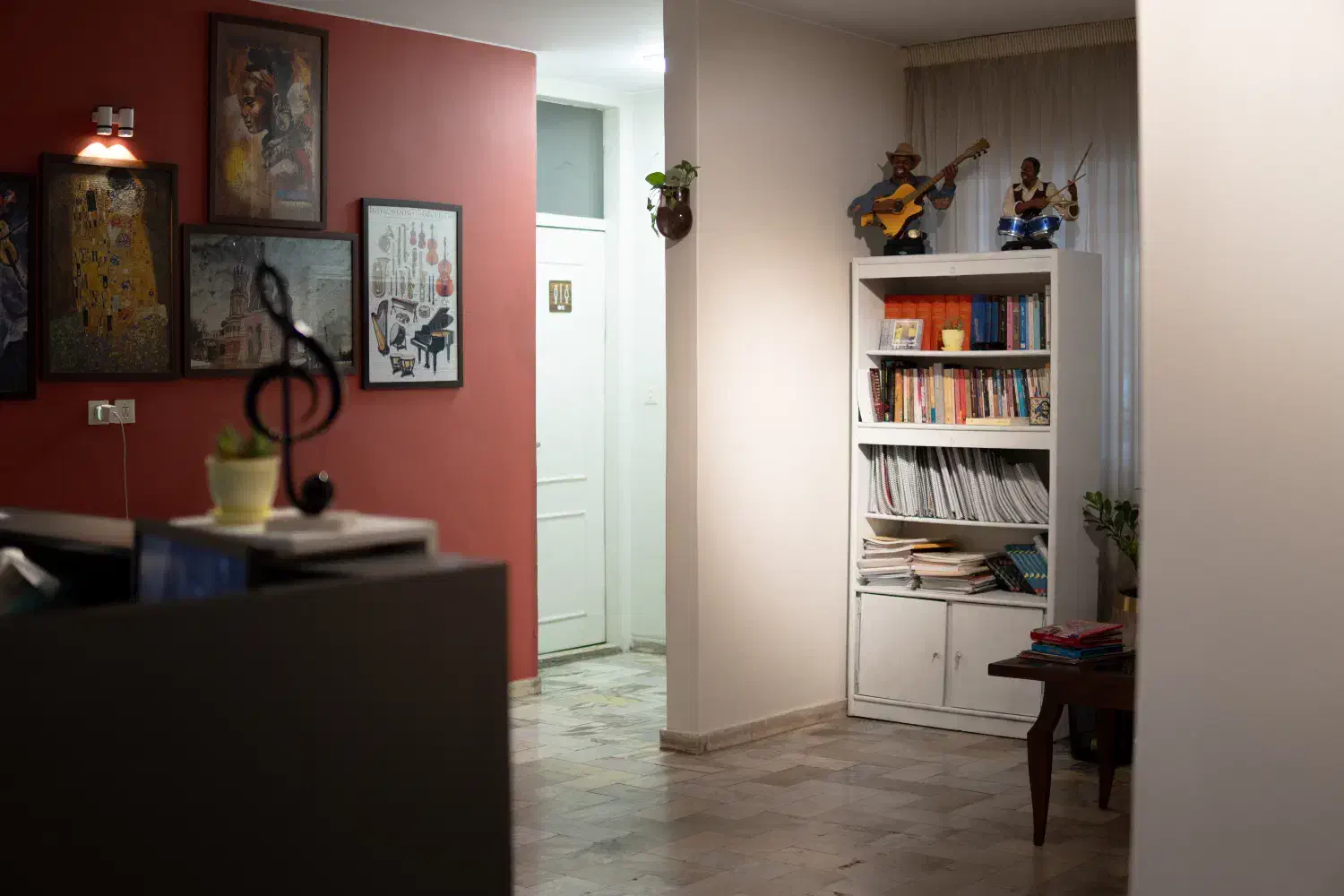 استخدام دستیار اجرایی آقا برای آموزشگاه موسیقی|استخدام اداری و مدیریت|تهران, کامرانیه|دیوار