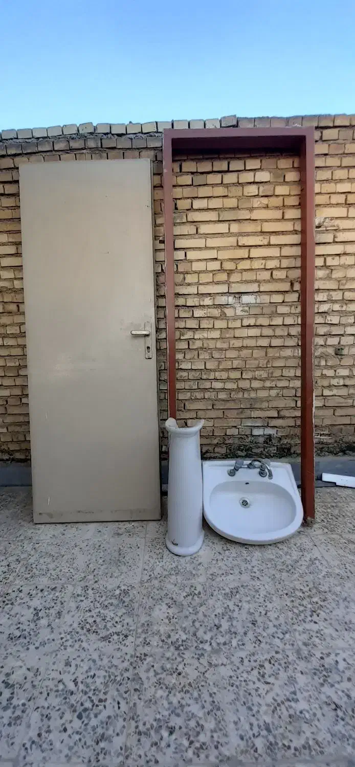 فروش روشویی و درب چوبی همراه چهارچوب|مصالح و تجهیزات ساختمان|بندر امام خمینی, |دیوار