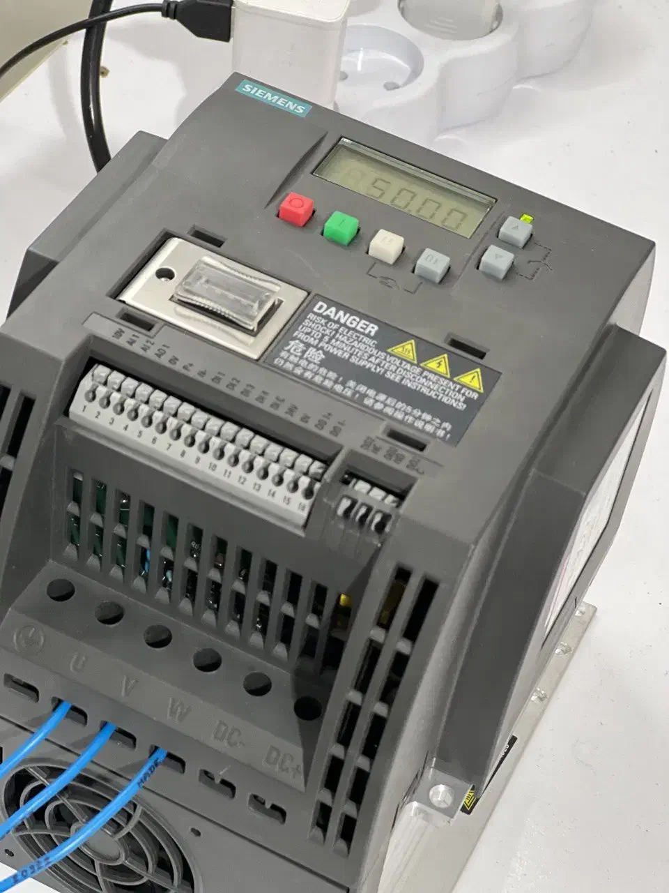 آموزش کنترل دور الکتروموتور ها با کنترل دور SIMENS|خدمات آموزشی|رشت, چمارسرا|دیوار