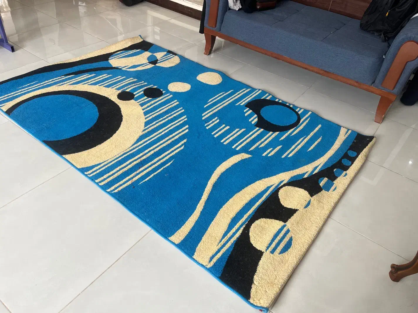 مفت نصف قیمت بازار فرش آبی مناسب اتاق کودک نوجوان|فرش|یزد, |دیوار