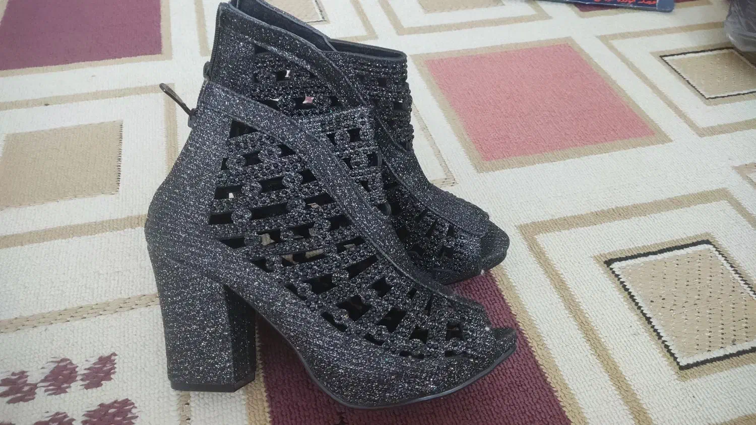 کفش مجلسی|کیف، کفش، کمربند|نهاوند, |دیوار