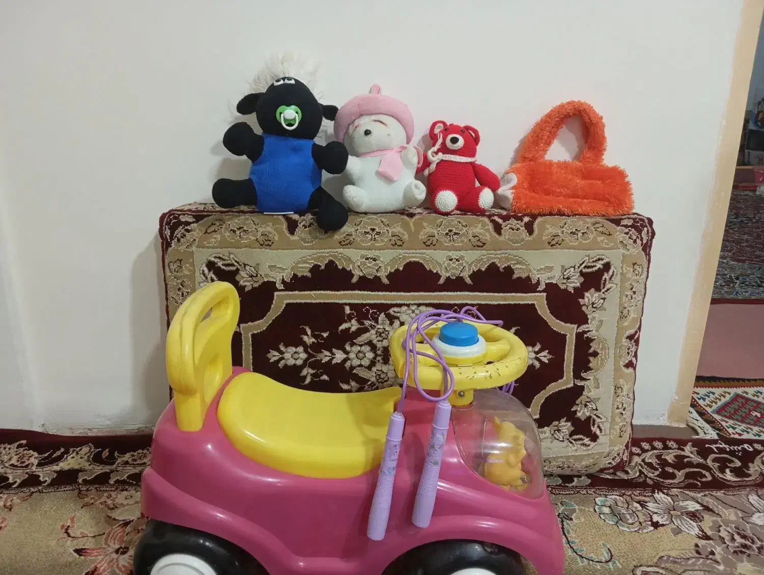 یک عدد ماشین و عروسک و کیف های زیبا|اسباب‌بازی بچه|سنندج, |دیوار