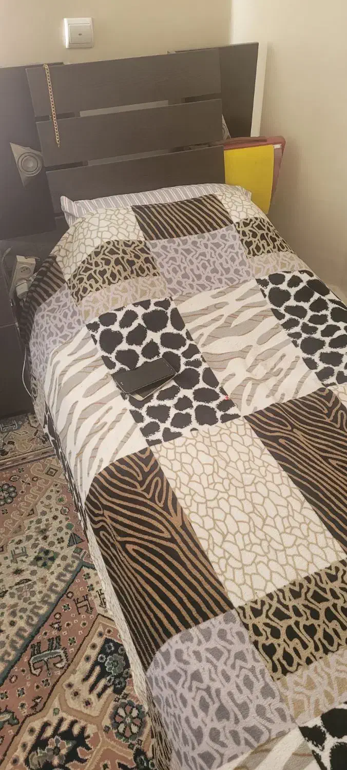 تخت یکنفره با میز تحریر|تشک تختخواب|تهران, باغ فیض|دیوار