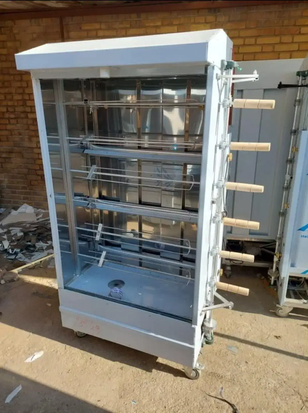 دیس پلی و مرغ بریان و سرخکن ومیز کار|کافی‌شاپ و رستوران|رشت, آب و برق|دیوار