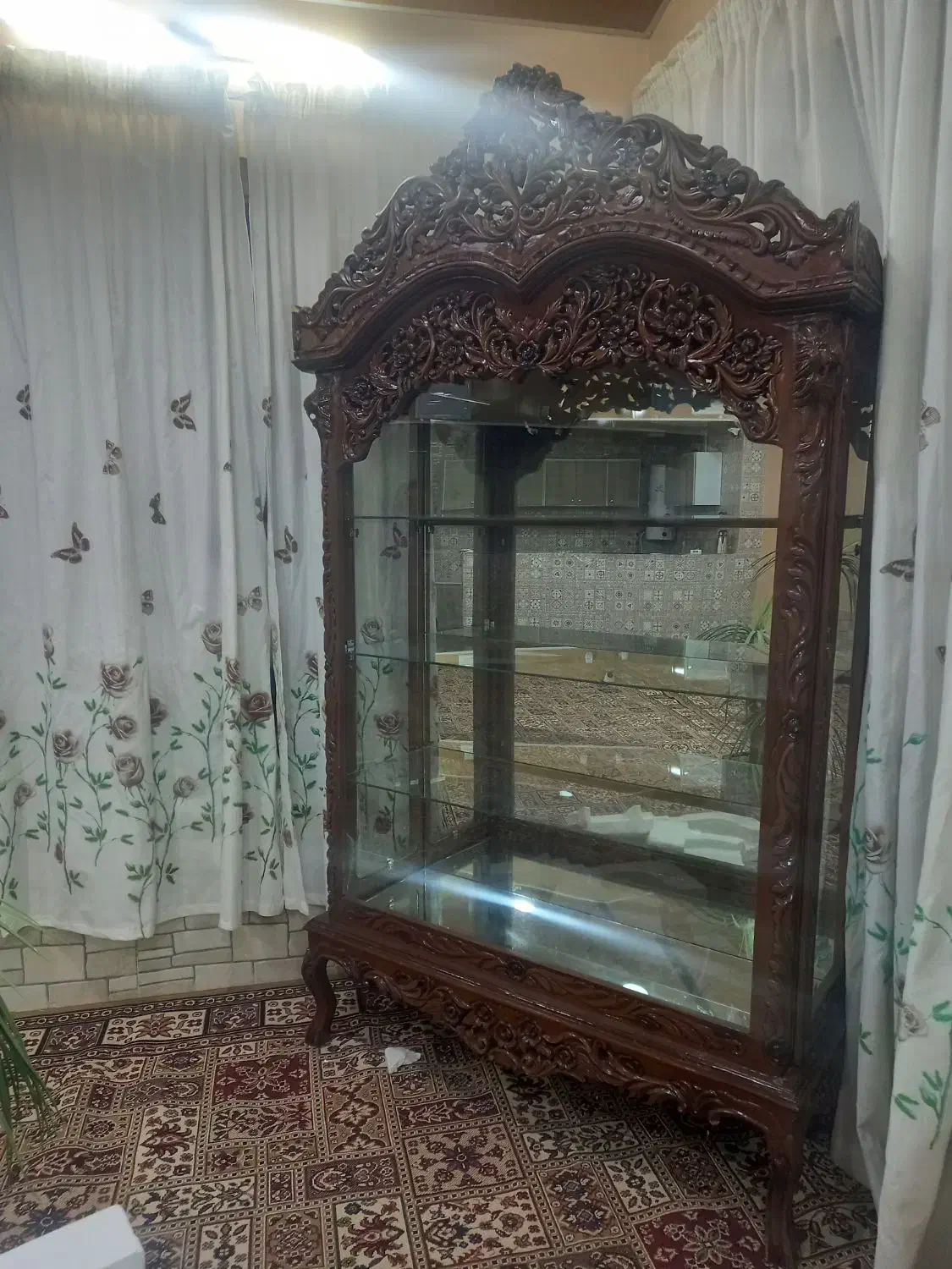 فروش ویترین چوبی منبت‌کاری شده|بوفه، ویترین، کنسول|نجف‌آباد, ویلاشهر|دیوار