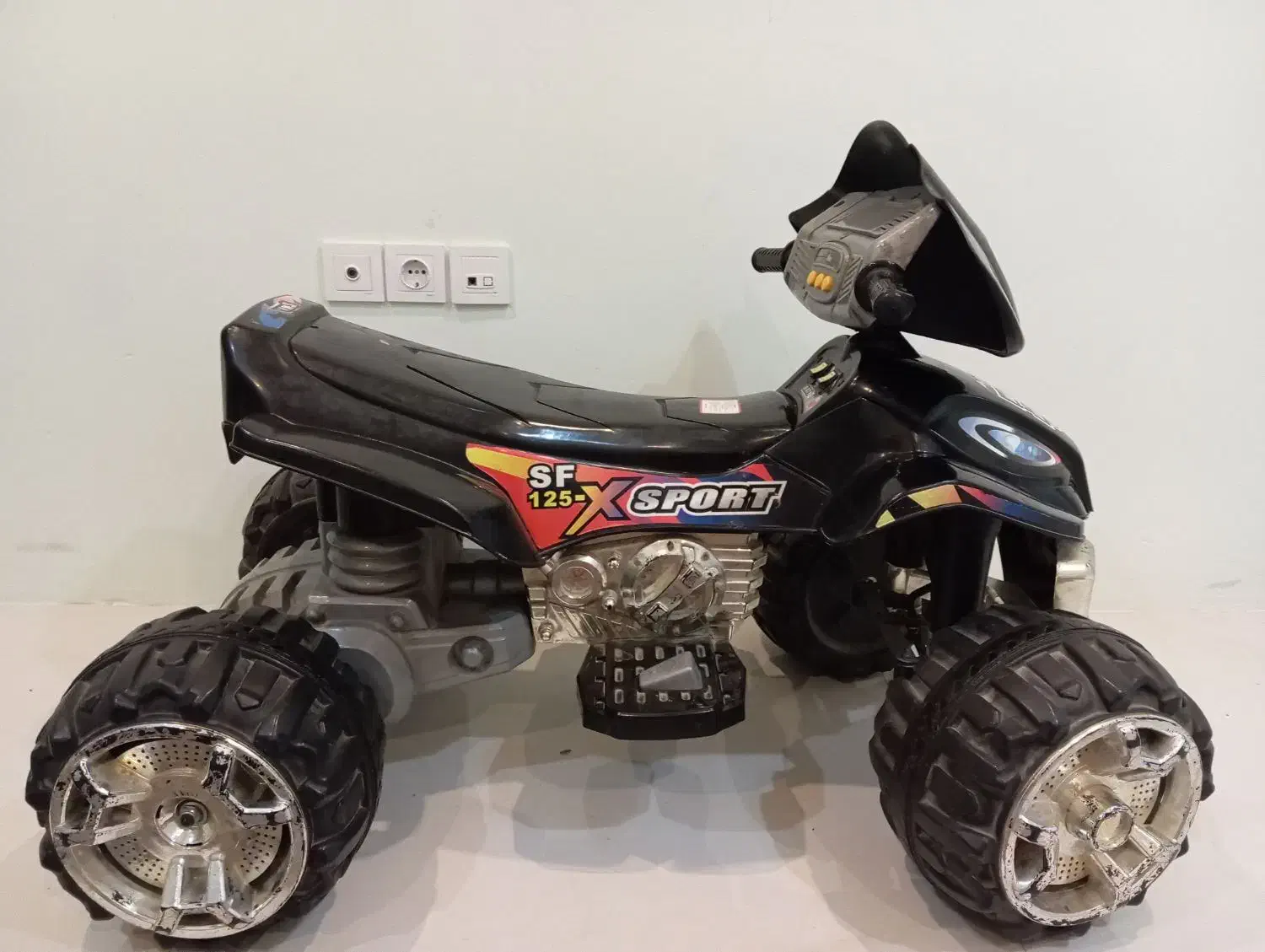 موتور شارژی(دو موتوره،قوی،سالم)|اسباببازی بچه|مشهد, سرافرازان|دیوار