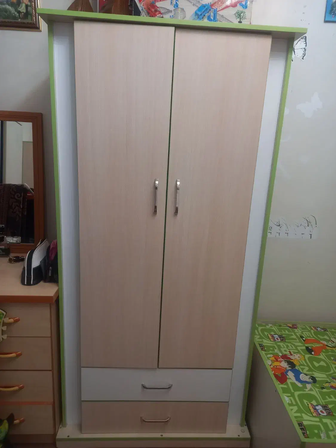 تخت و کمد و میز تحریر مناسب کودک نوجوان سالم|تخت و سرویس خواب|تهران, زرکش|دیوار