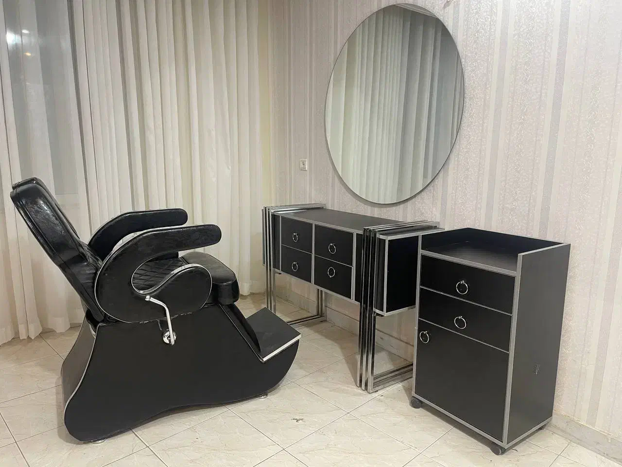 سالن زیبایی|آرایشگاه و سالن‌های زیبایی|شیروان (خراسان), |دیوار