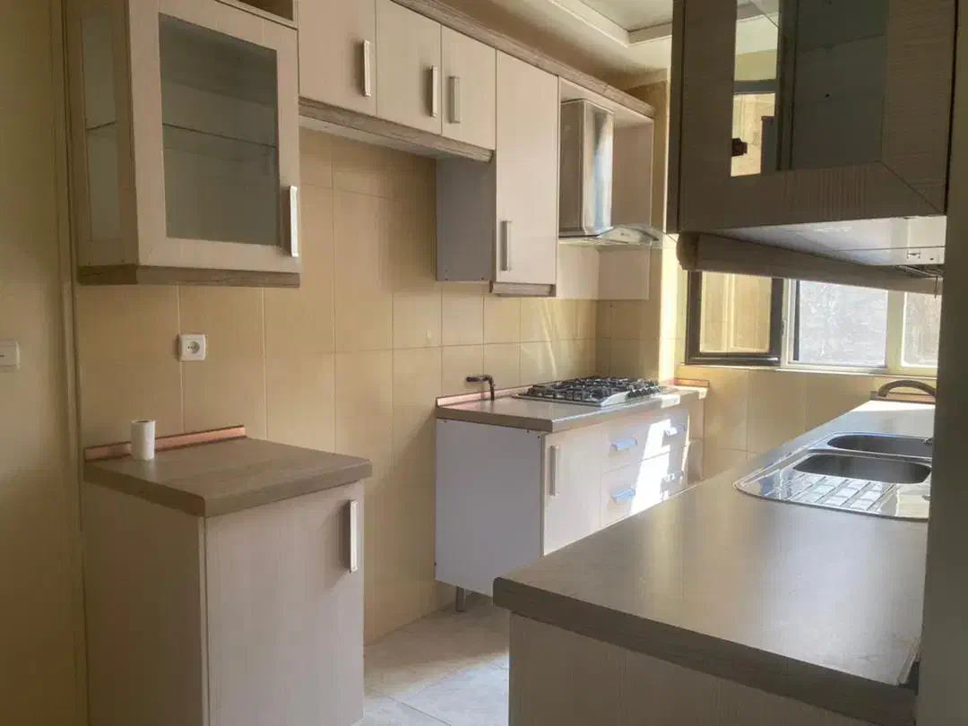 آپارتمان ۴۳ متر/پارکینگ / آسانسور//پرواز