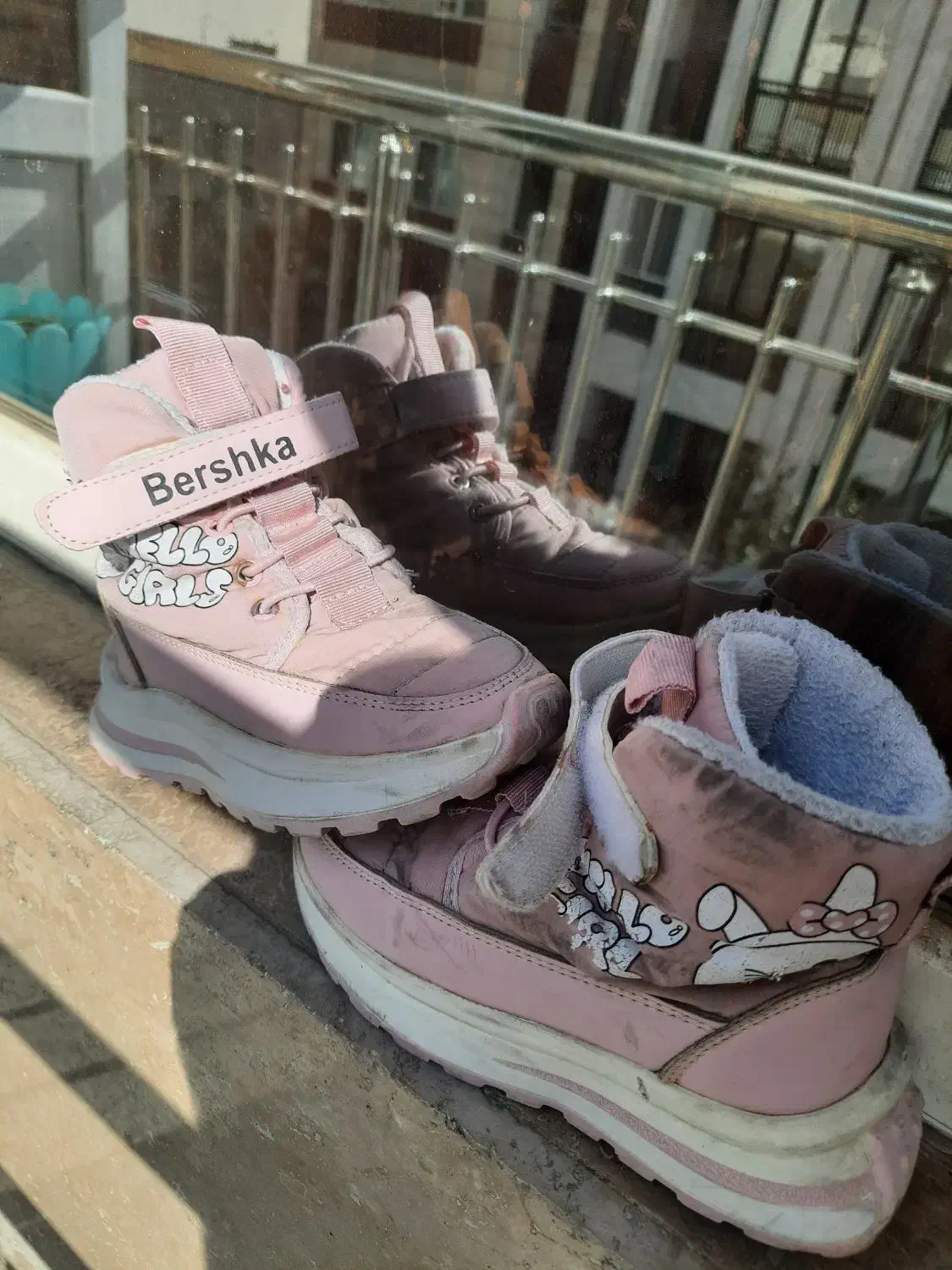 بوت اسپرت دخترانه در حد نو|کفش و لباس بچه|تهران, آهنگ|دیوار