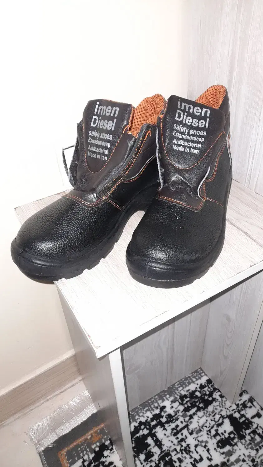 کفش ایمنی|کیف، کفش، کمربند|فردیس, نگارستان|دیوار