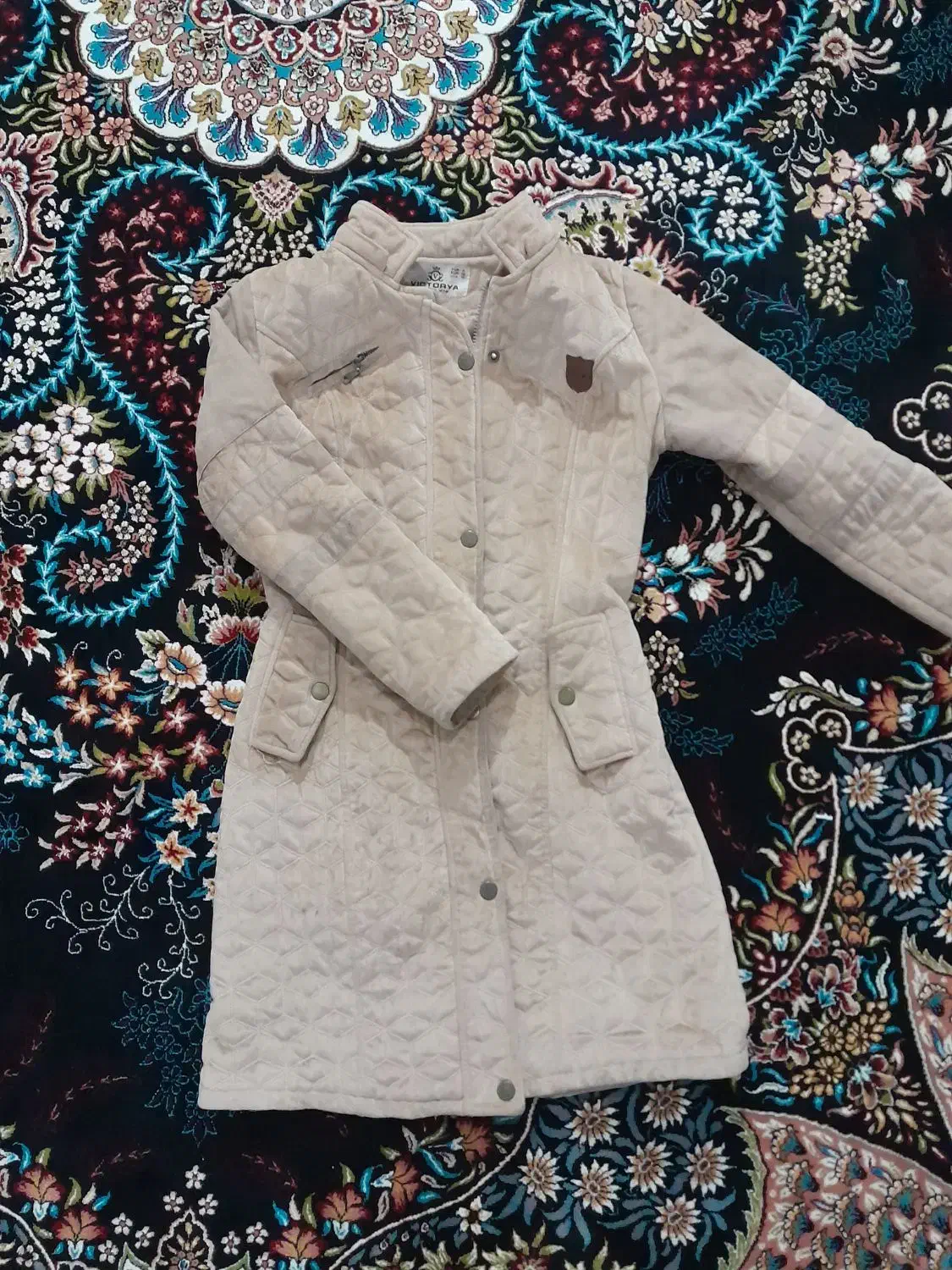 پالتو|لباس|کبودرآهنگ, |دیوار