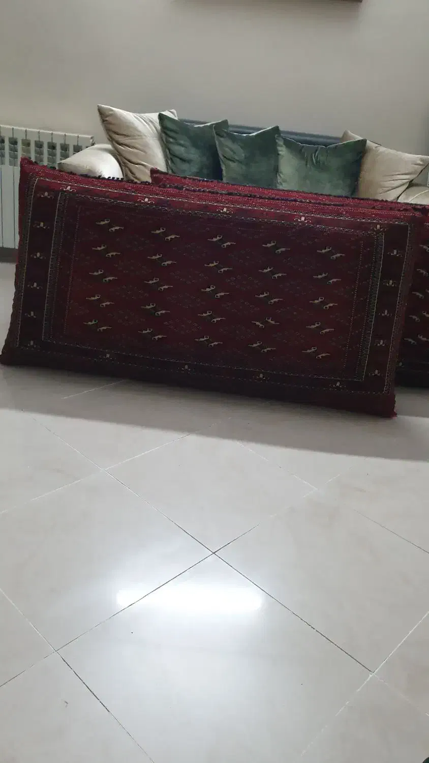 یک جفت پشتی دست بافت و قالیچه|پشتی|مشهد, دانشجو|دیوار