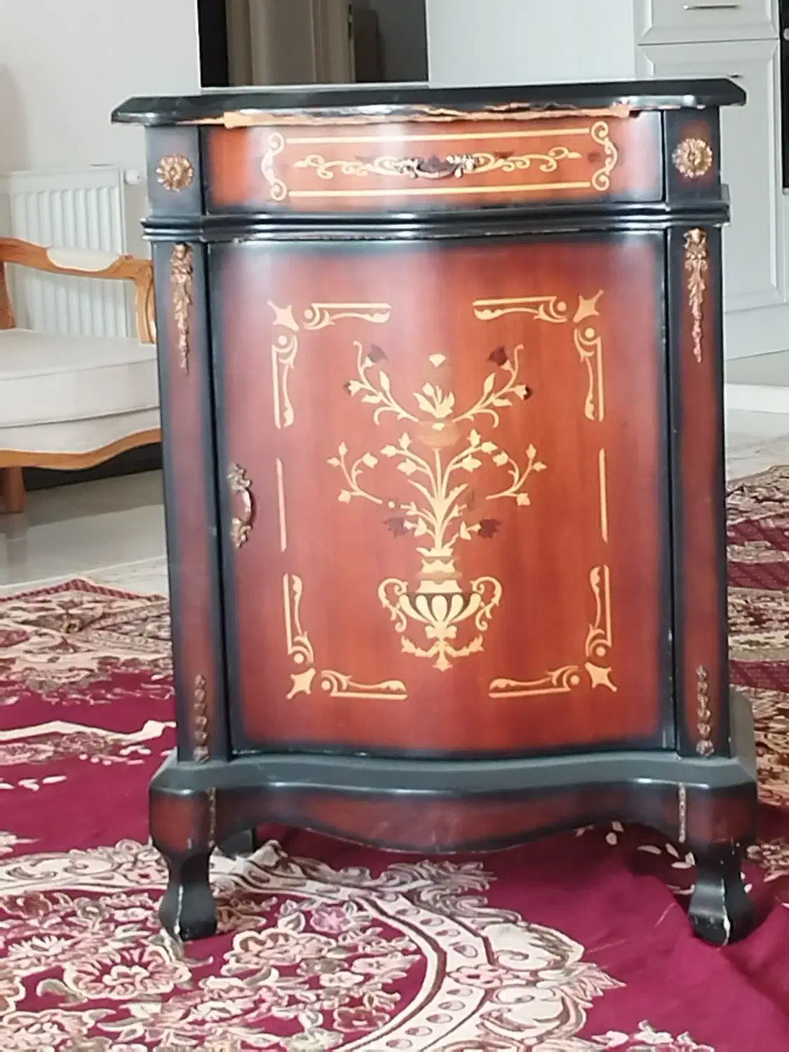 کنسول سالم و تمیز. با یه رنگ ساده نو نو میشه|بوفه، ویترین، کنسول|قم, عمار یاسر|دیوار