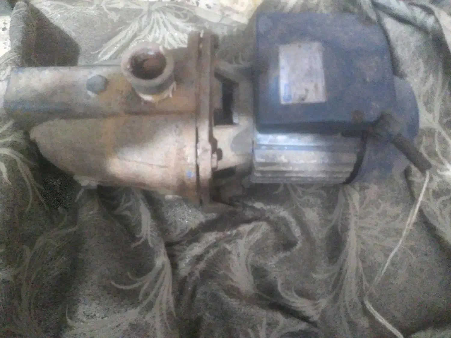 یک عدد پمپ|آبگرمکن، پکیج، شوفاژ|لنگرود, |دیوار