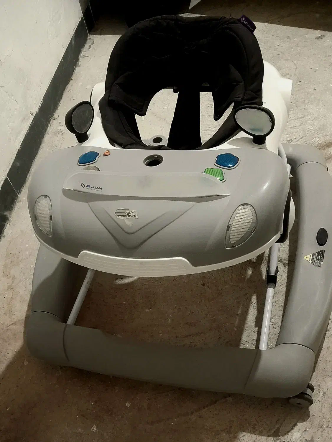 رورو ئک بچه|کالسکه و لوازم جانبی|دماوند, گیلاوند|دیوار