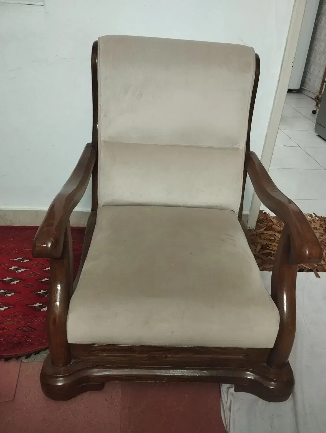 مبل ۷ نفره راحتی چوب گردو|مبلمان خانگی و میز عسلی|مشهد, دانشجو|دیوار