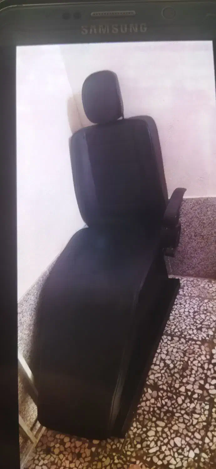 صندلی اصلاح|آرایشگاه و سالن‌های زیبایی|اندیشه, اندیشه فاز ۱|دیوار