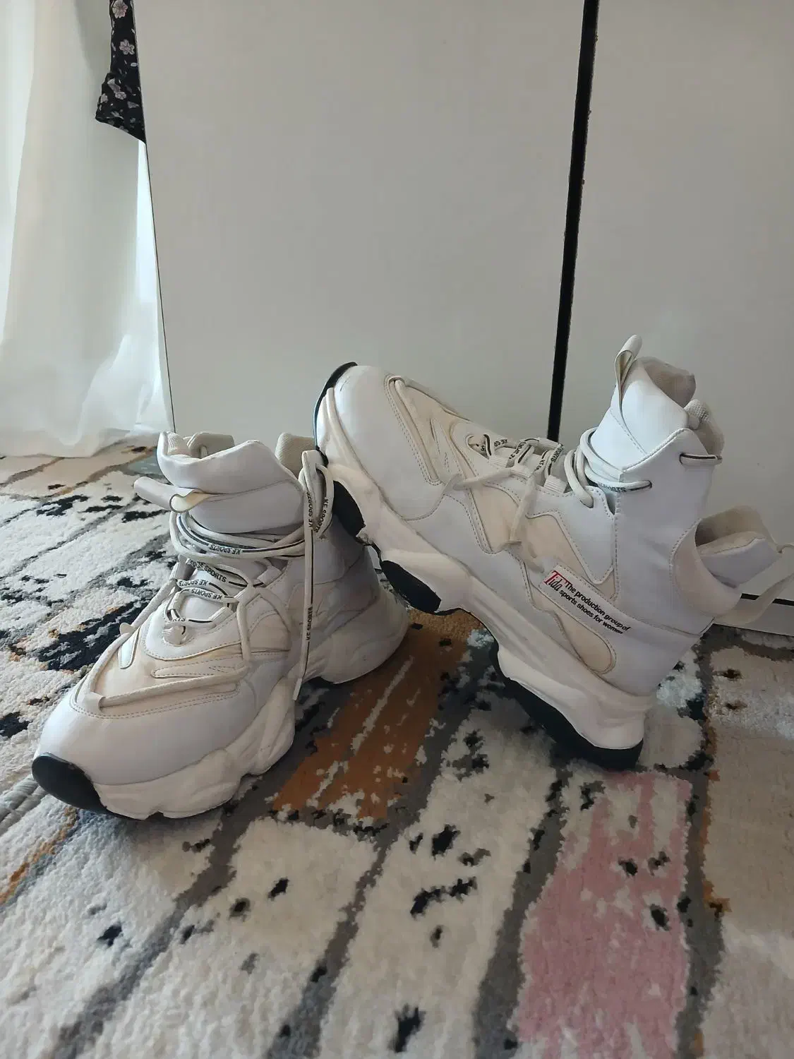 کتونی ساق دار|کیف، کفش، کمربند|گلبهار, شهر جدید گلبهار|دیوار