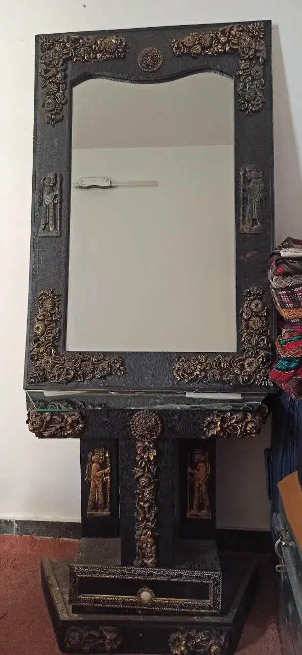 آینه و میز آینه|آینه|خمینیشهر, |دیوار