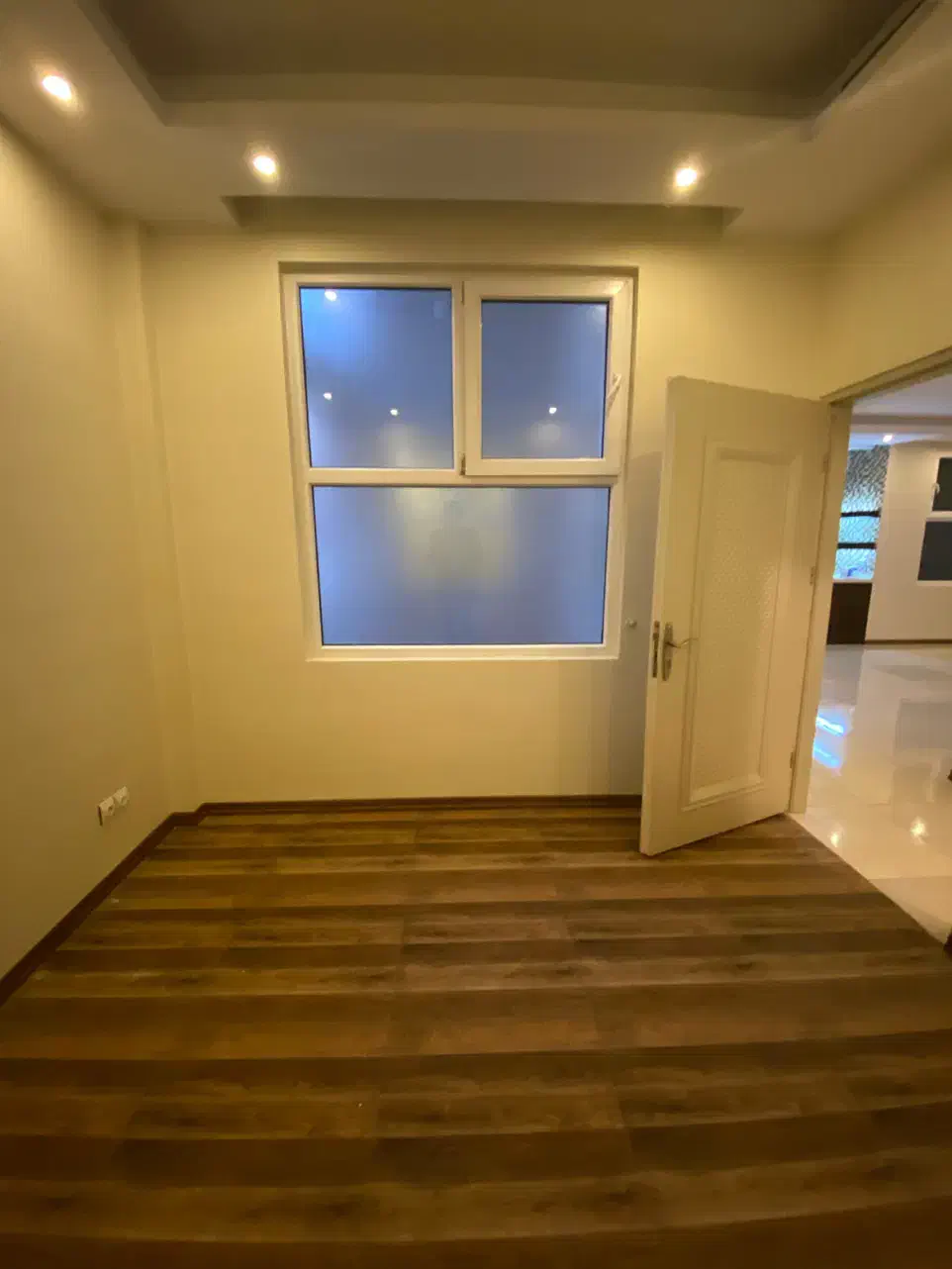 میدان قبا۱۱۳متر۲خواب سالن بزرگ لوکیشن تاپ