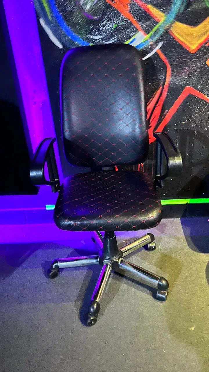 صندلی|صندلی و نیمکت|قم, فرهنگیان و شهربانی|دیوار