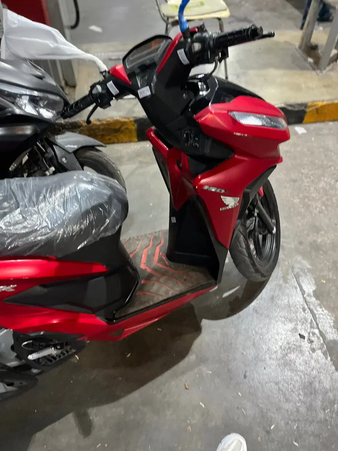 کلیک|موتورسیکلت|میانه, |دیوار