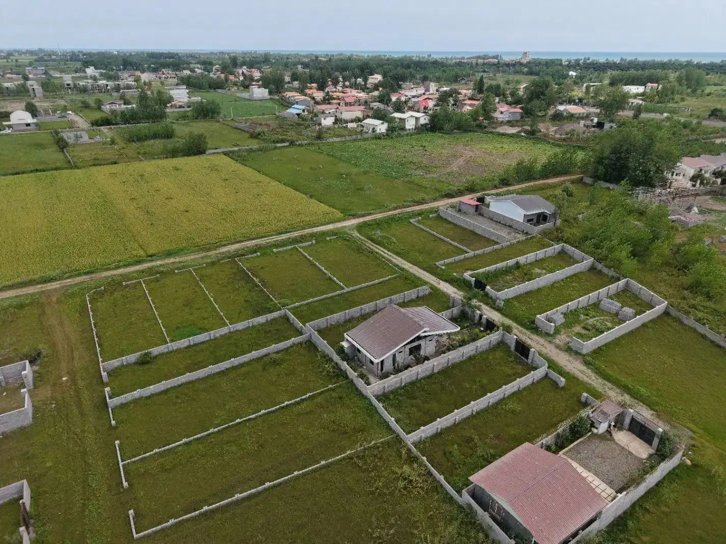 زمین شهرکی فا صله تا دریا 700 متر|فروش زمین و ملک کلنگی|رشت, حمیدیان|دیوار