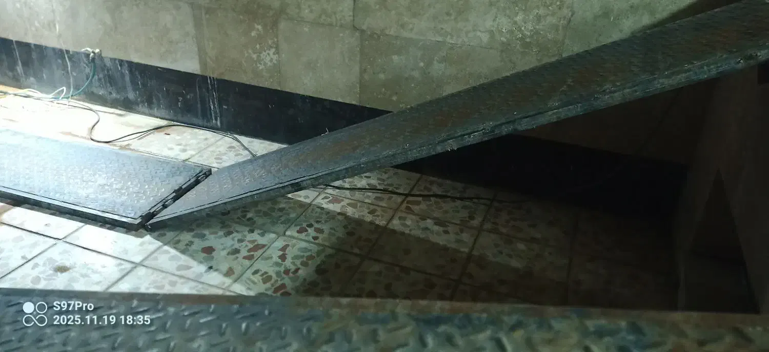 برش هوا|ابزارآلات|شیراز, شاهچراغ|دیوار