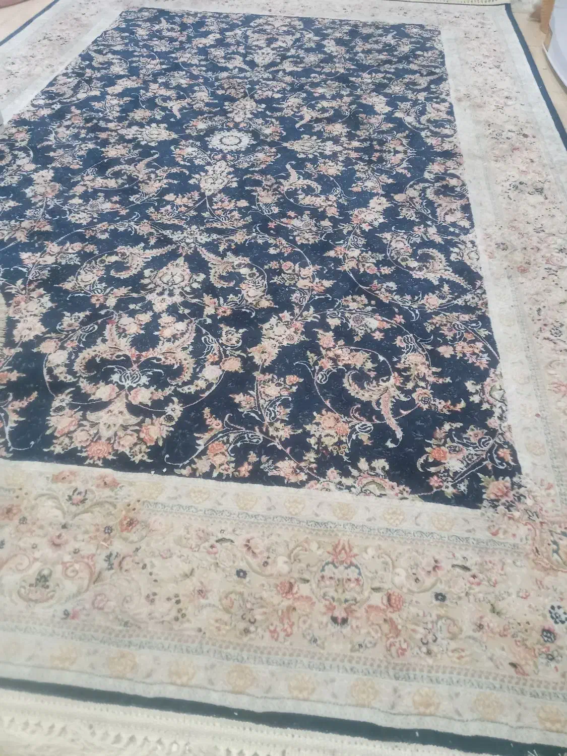 دوتا فرش ماشینی در حد نو دوماه کارکرده ۴۰ میلیون|فرش|ری, دیلمان|دیوار