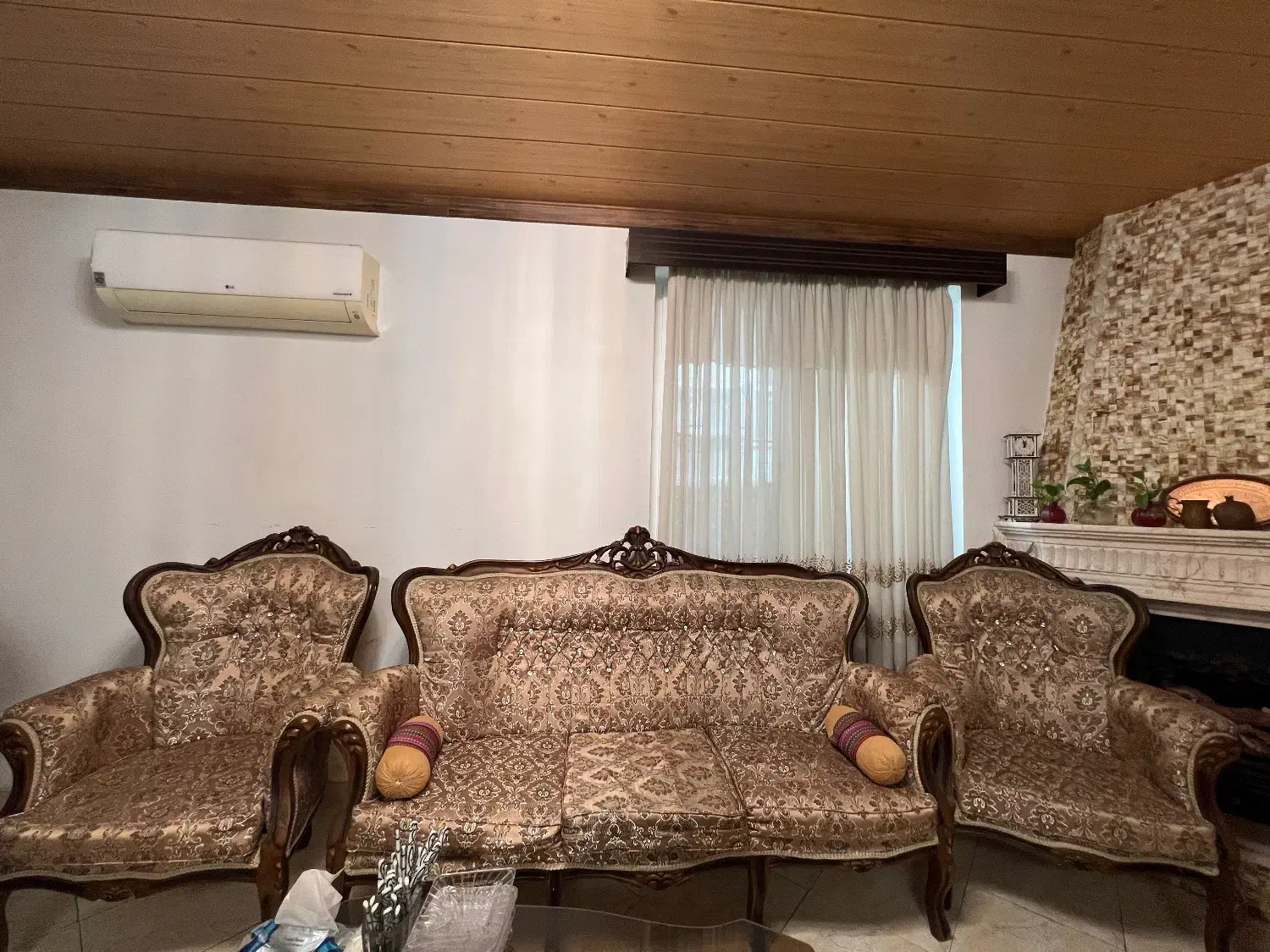 مبل ۷ نفره سلطنتی بهمراه میز ناهار خوری ۸ نفره|مبلمان خانگی و میز عسلی|چالوس, |دیوار