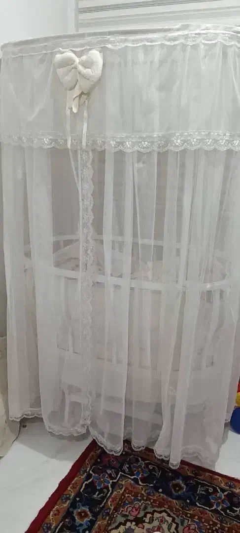 گهواره یا تخت کنار مادر|تخت و صندلی بچه|تبریز, |دیوار