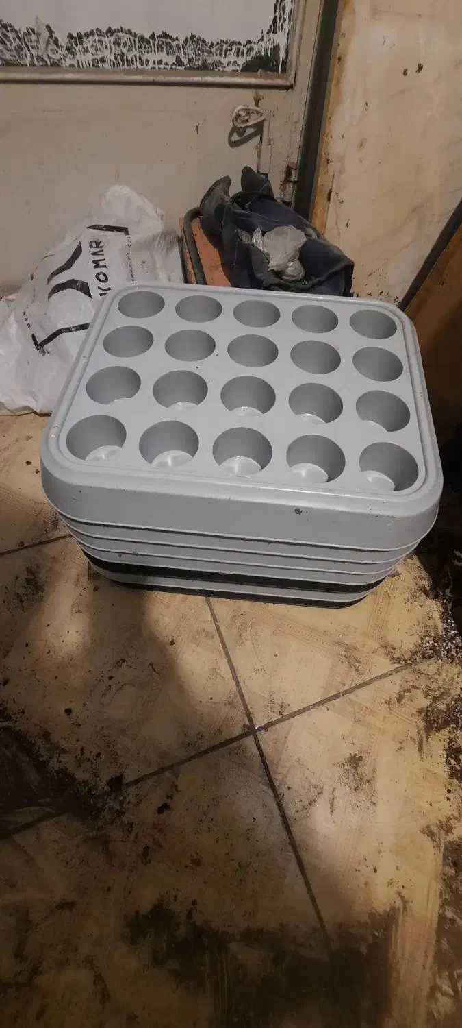 سینی جالیوانی|ظروف سرو و پذیرایی|اصفهان, سرچشمه|دیوار