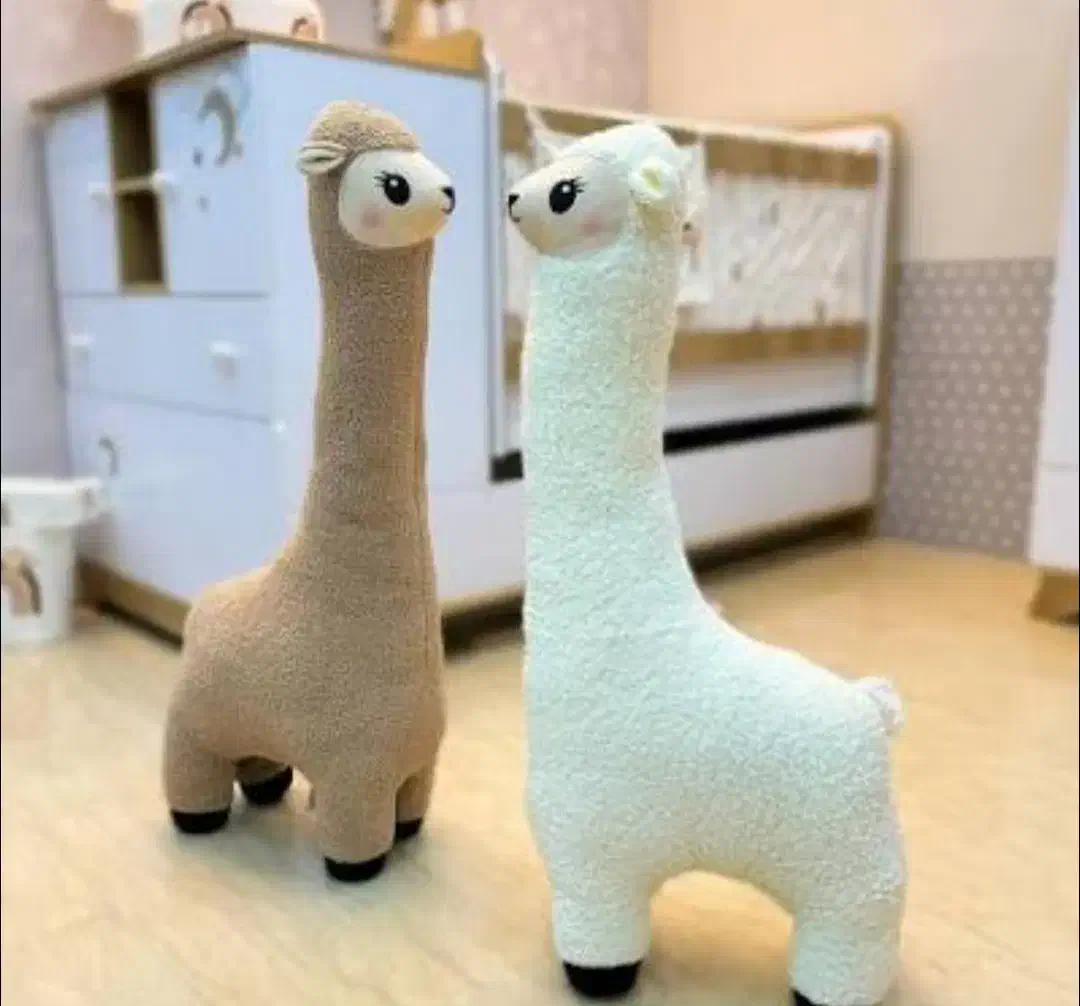 عروسک‌(شتر لاما)|اسباب‌بازی بچه|قم, بنیاد|دیوار