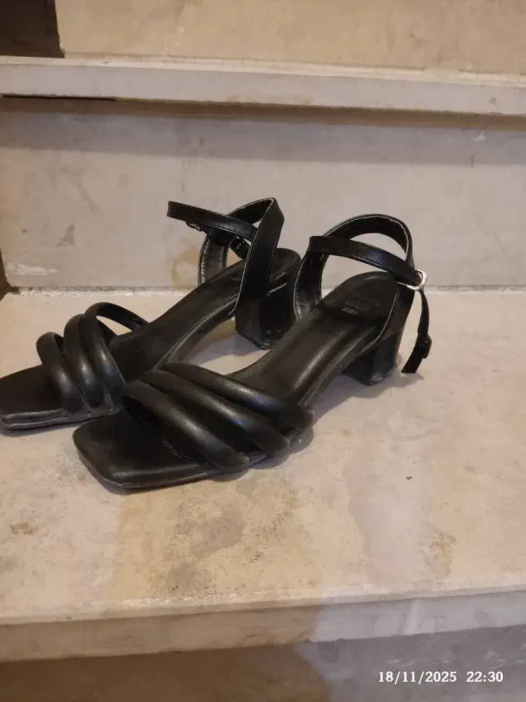 فروش کفش|کیف، کفش، کمربند|دوگنبدان, |دیوار