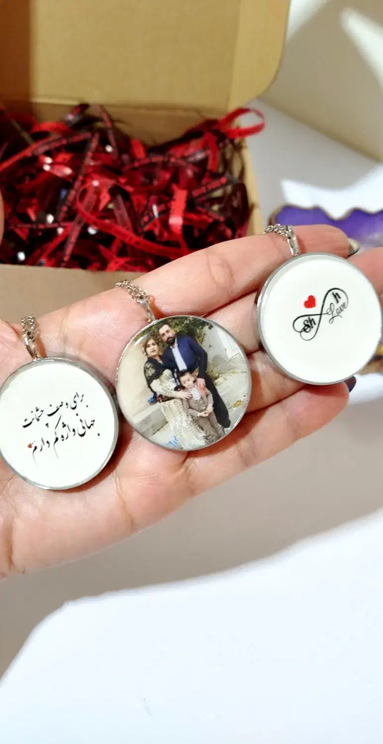 گردنبندو آویز ماشین رزینی با عکس عزیزانتون|زیورآلات و اکسسوری|تهران, کیانشهر|دیوار