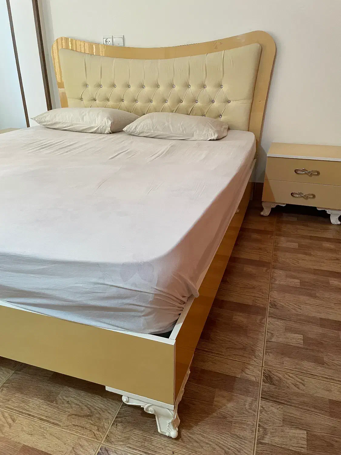 تخت خواب دو نفره|تخت و سرویس خواب|گنبد کاووس, |دیوار