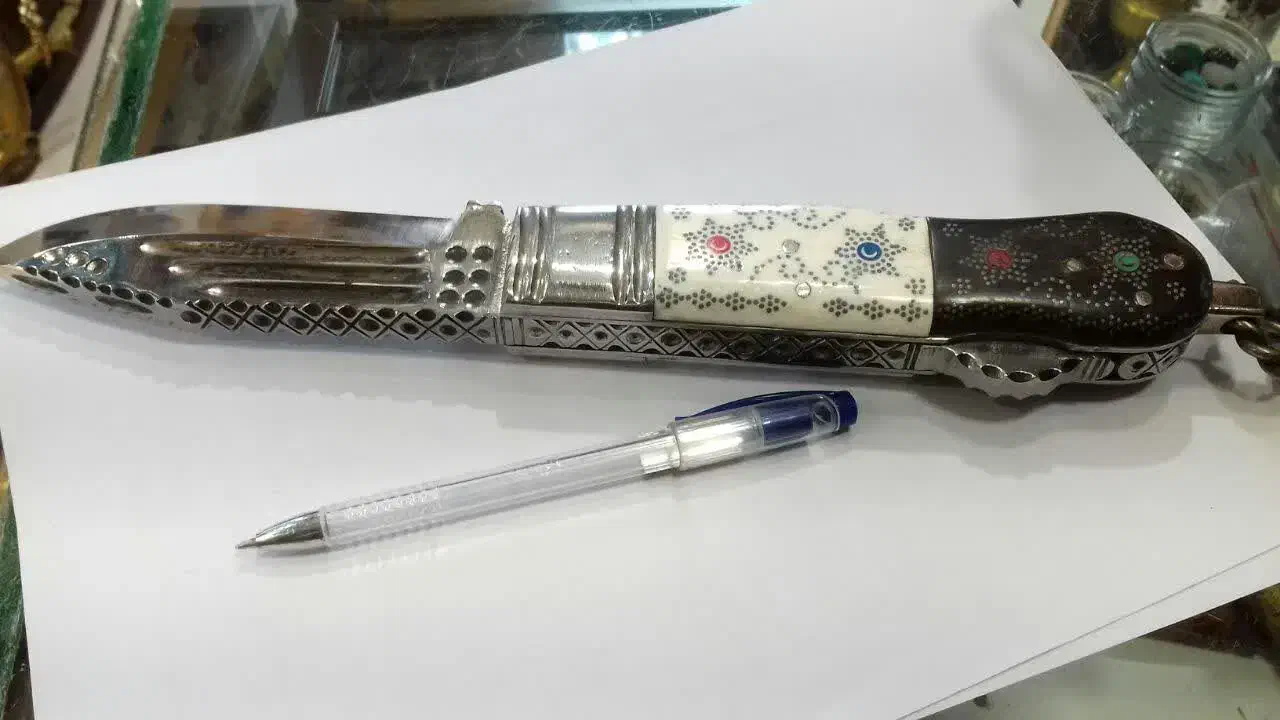 چاقو|کلکسیون اشیاء عتیقه|بیجار, |دیوار