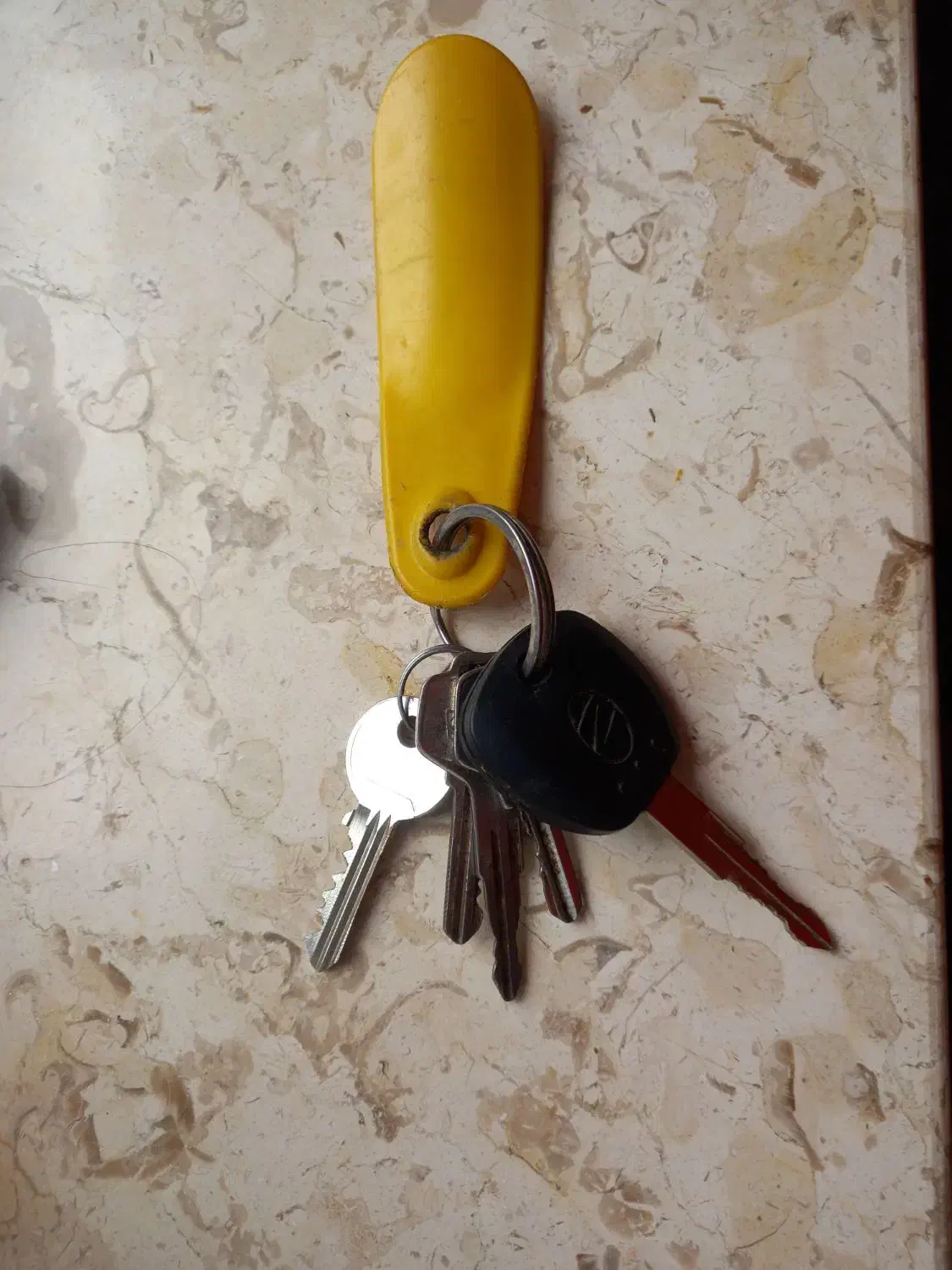 سوییچ پیدا شده|اشیا|اهر, |دیوار